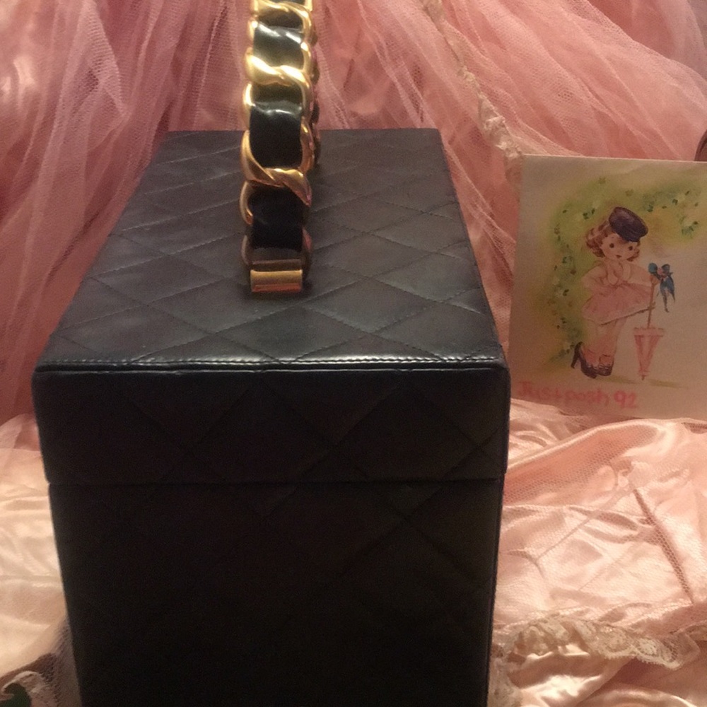 SOLD Rarest of the rare CHANEL Train Case Vintage - Picture 3 of 13